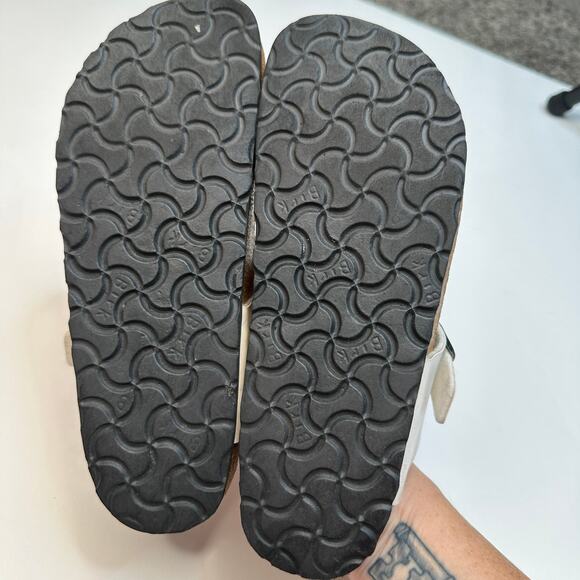 Birkenstock Gizeh White Pearl Sandals - Picture 5 of 6